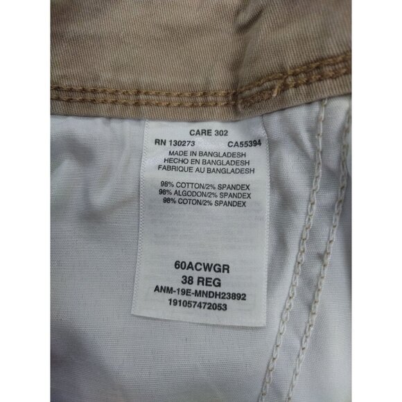 Wrangler beige men's cargo shorts Size38, with multiple pockets and belt loops. - Picture 3 of 6